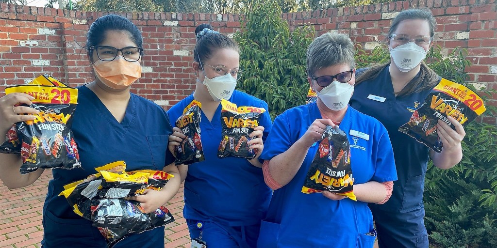 GrampiansHealth's tweet photo. How kind is our community! Thank you to the @Comm4Ballarat and Mars for arranging a special delivery of chocolates yesterday for our wonderful staff at the vaccination clinic.
For all donation enquiries, contact our Fundraising team: fundraising@bhs.org.au
#OurBHS #Ballarat https://t.co/nj8KMtx2hM