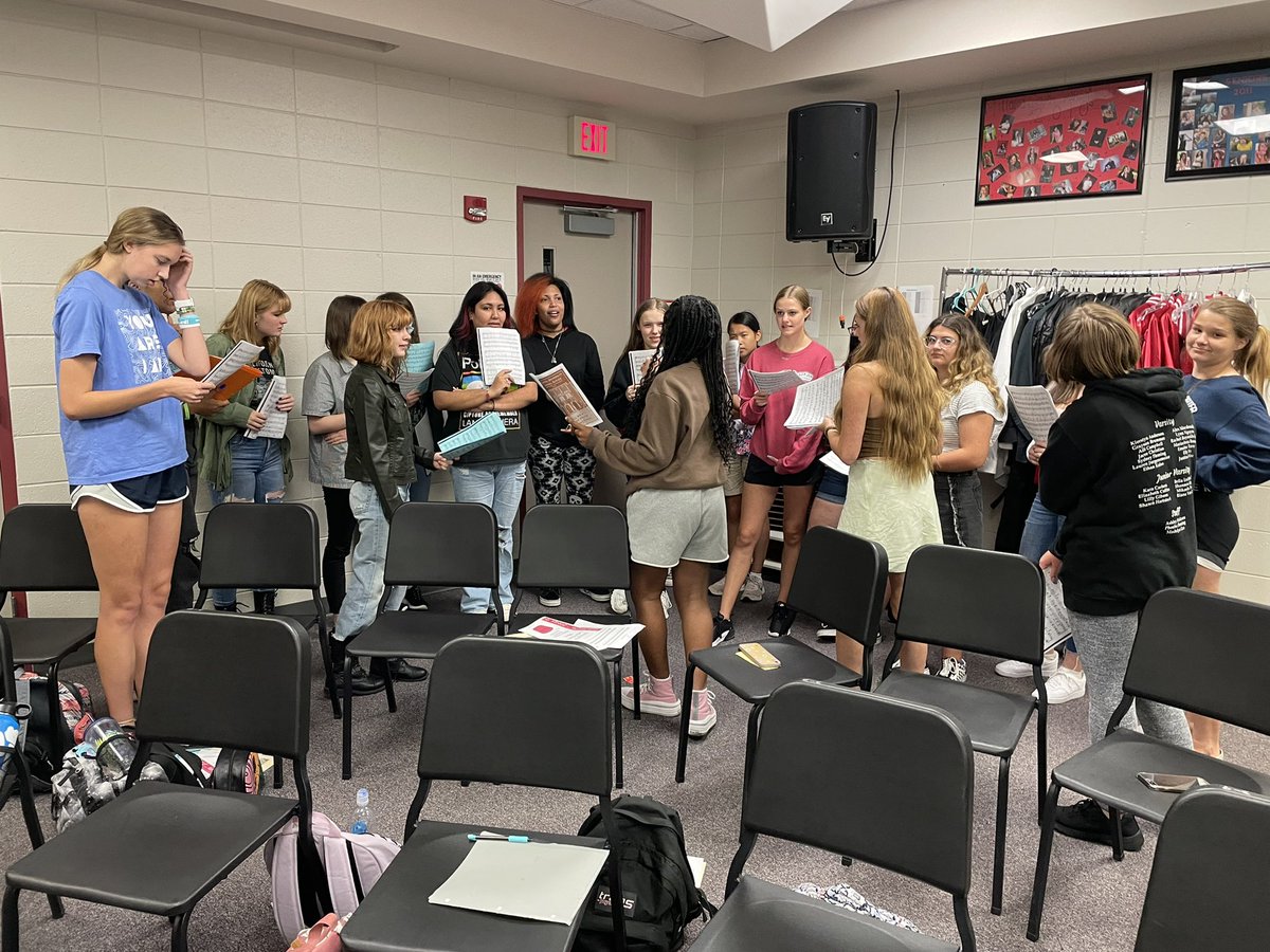 MSHS_ShowChoirs's tweet photo. Cantori had some awesome clinic time with a few of our All-State hopefuls!
#BeAGreatTeammate #OutworkPeople
@MSHSactivities @MSHSGirippo https://t.co/D4kixfdP7K