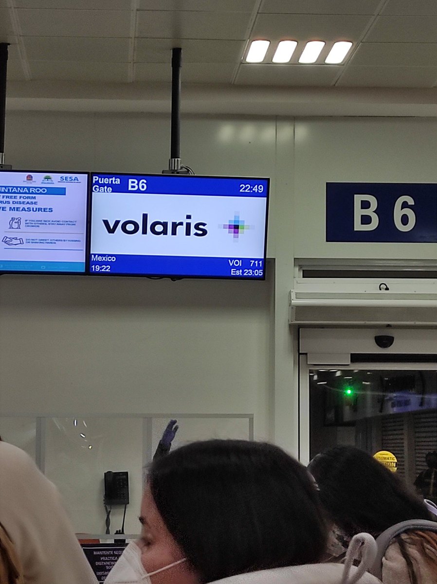 cloplibla's tweet photo. #estafa #hilarious cómo sienten que con mil pesos nos regresan el tiempo perdido... abordando
@viajaVolaris @Profeco 
Empezando a abordar 10.49pm 
#fatal #pesimo https://t.co/pSOEr1HIAu
