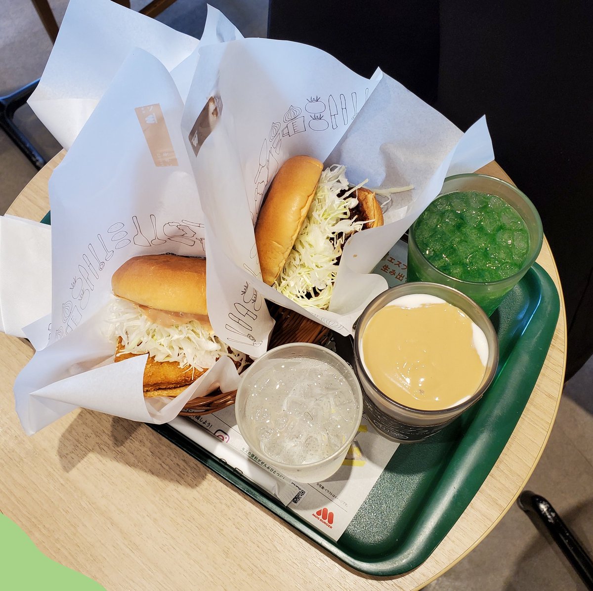 ami__754's tweet photo. 9/2①【セミファイナル審査対象】
こんにちは！
今日は、人生初‼️モスバーガーに行きました🍔
📝テストも終わりましたー！！✌
RT応援、よろしくお願いします！
(3人分だよ❤1人で食べてないよ🤭)
#マイステ #ミクチャ #ミクチャRT拡散希望 #相互RT募集 #モスバーガー #RT数が審査対象になっています https://t.co/TiFvCaMuPD