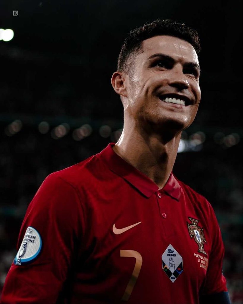 Between the B of birth and D of death, there's a world of C for Cristiano in which we're living 🔥🐐
#CristianoRonaldo #GOAT #Portugal