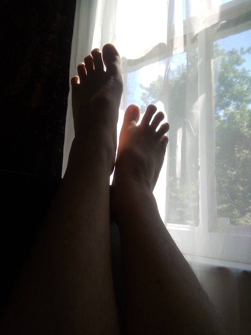 Good morning from my tootsies #ftm #footfetish #Feet https://t.co/KpBm7kW7e7<a href="/tag/ftm"class="tags">#ftm</a><a href="/tag/footfetish"class="tags">#footfetish</a><a href="/tag/feet"class="tags"><span>#feet</span></a>