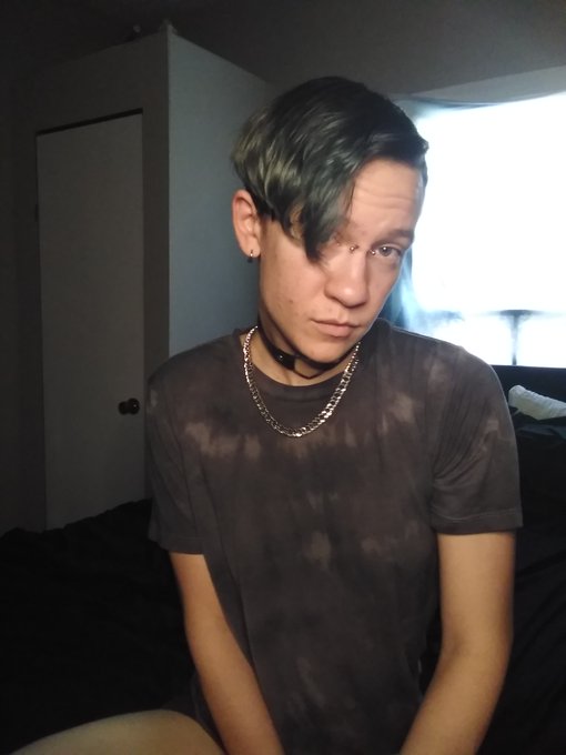 Subby goth boy at your service #ftm #bdsm #goth #mostlytrashtho https://t.co/nBGPXVRClM<a href="/tag/ftm"class="tags">#ftm</a><a href="/tag/bdsm"class="tags">#bdsm</a><a href="/tag/goth"class="tags">#goth</a><a href="/tag/mostlytrashtho"class="tags"><span>#mostlytrashtho</span></a>