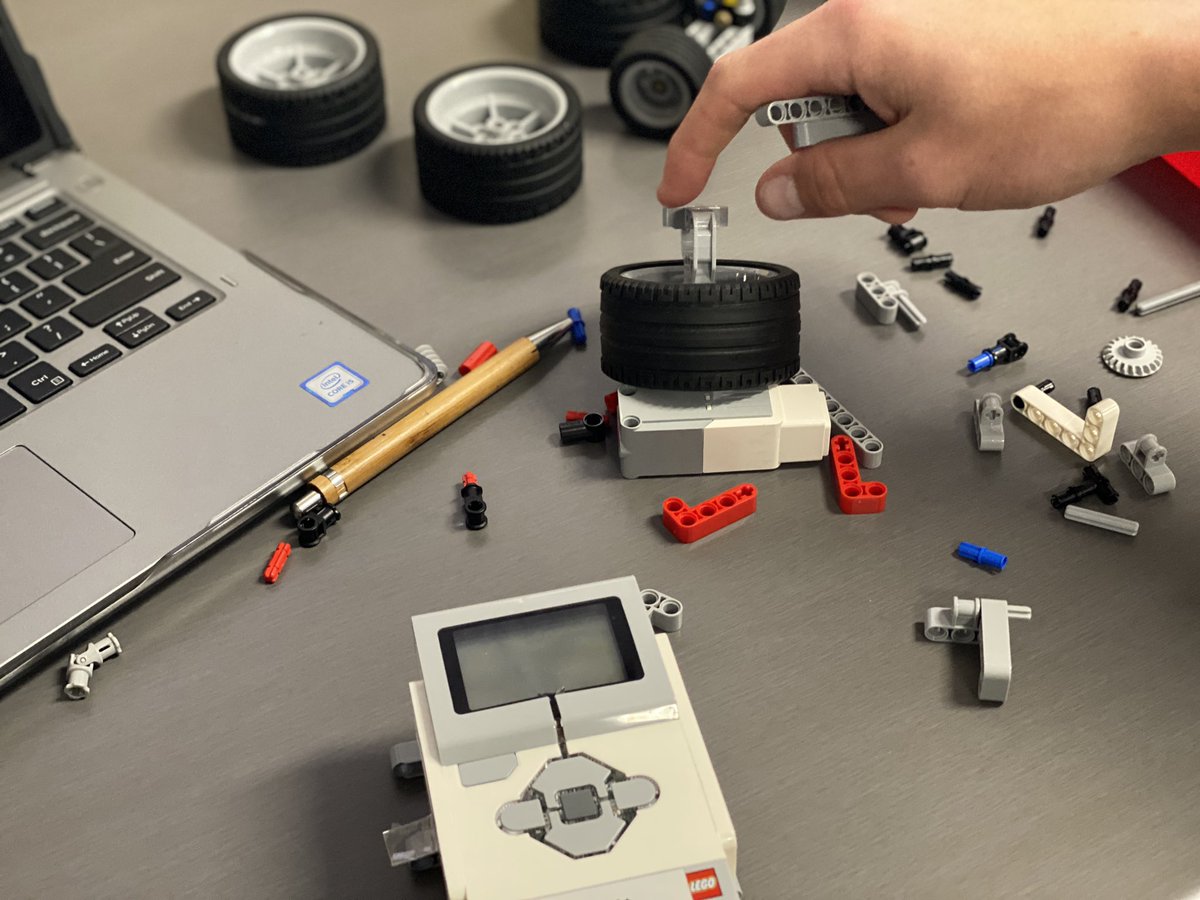 tech_fcc's tweet image. And so begins the EV3 battlebot project! Year 9’s have been working in Micropython and Block based programming, now they get to implement some designs and get their battle bots ready to take down others! @LEGO_Group #ev3 #lego #battlebots