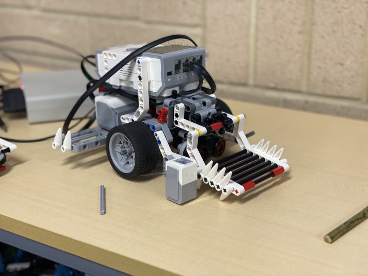 tech_fcc's tweet image. And so begins the EV3 battlebot project! Year 9’s have been working in Micropython and Block based programming, now they get to implement some designs and get their battle bots ready to take down others! @LEGO_Group #ev3 #lego #battlebots