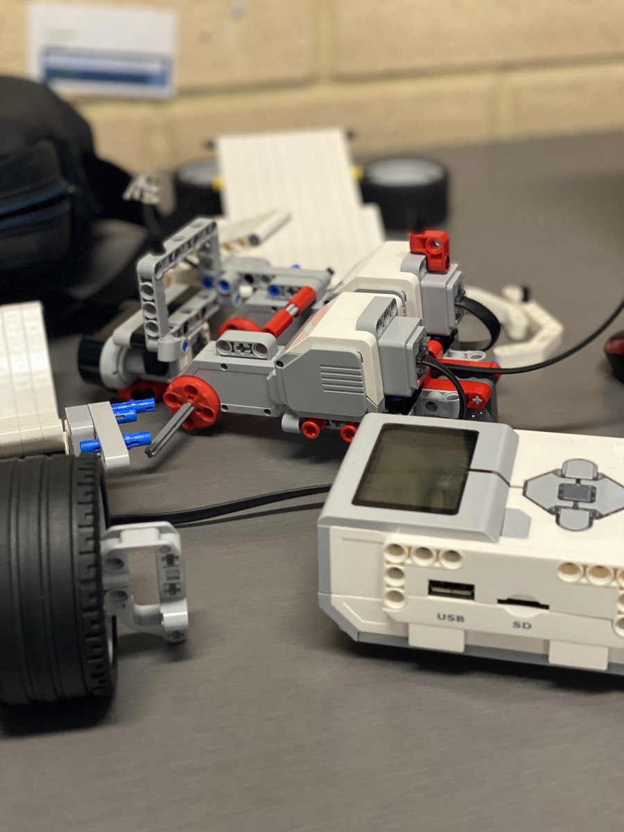 tech_fcc's tweet image. And so begins the EV3 battlebot project! Year 9’s have been working in Micropython and Block based programming, now they get to implement some designs and get their battle bots ready to take down others! @LEGO_Group #ev3 #lego #battlebots