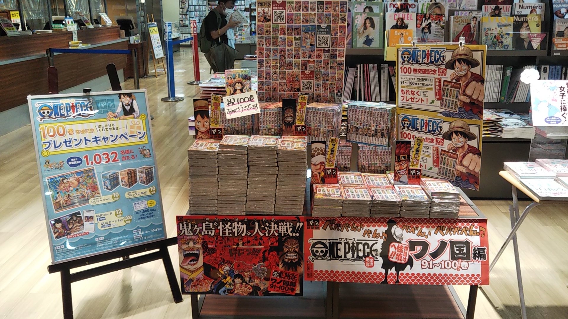 三省堂書店 岐阜店 One Piece 100巻 発売 おめでとうございます 当店は本日入荷しました 100巻の購入特典はこちら イラストカード 千社札シール 店内入口すぐの棚で フェア展開中です Onepiece100