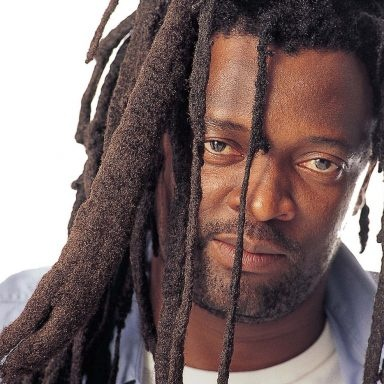 912CroozeFM's tweet image. #MorningAddiction Ntungwa Seals the 2nd Hour With Slave By #LuckyDube Powered By @mtnug Use MTN Mobile Money, buy bundles or other MTN Services to get Senkyu Points. #MTNsenkyu

On-Air @MrBrawnBreezy @TheRadioChic