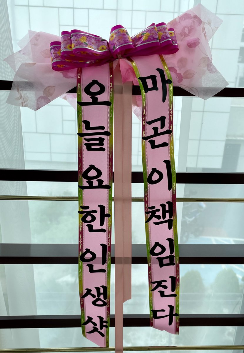 WhatitisNt_kr's tweet photo. 촬영장_비하인드_풉니다.jpg
촬영장의 분위기를 흔들어놓았다.

요한이에 진심인 마곤이랄까…훗(˵ ͡° ͜ʖ ͡°˵)
마곤이가 여러분의 오빠 많이 아낀다!!

#마크곤잘레스 #markgonzales 
#김요한 #KIMYOHAN https://t.co/lSNnXzja6g