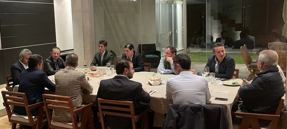 faustovm's tweet photo. Un gusto platicar con nuestro gobernador electo @ARBedolla, coincidimos a la apuesta de la estabilidad, el diálogo y a la suma de todos y con amigos empresarios que buscan hacer de Michoacan un mejor estado. https://t.co/MUWR6jsHdc