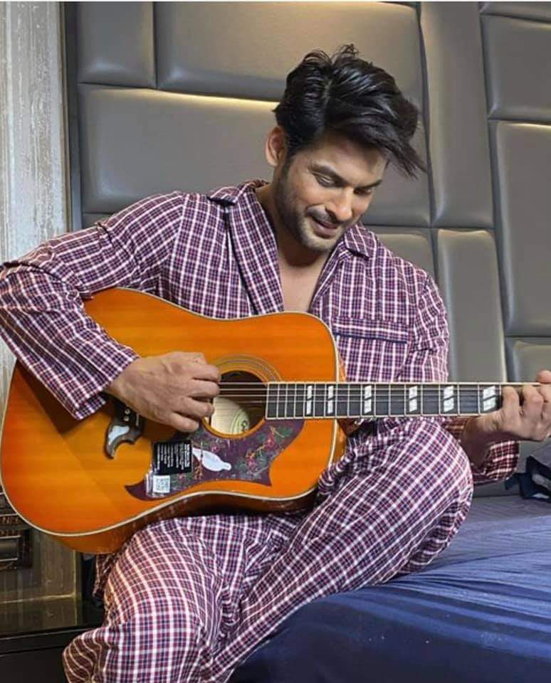 MasoomLrka2's tweet image. Life’s a bitch 💔 soooo unfair💔💔💔💔💔💔
#sidhharthshukla #rip