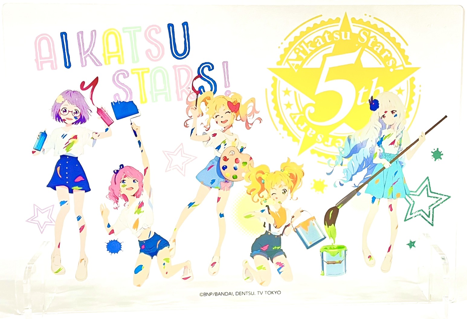 ナムコ キャラポップストア アイカツ オフィシャルショップ アイカツスターズ 新規描き下ろしを使用した景品等は9 17より登場 A賞は2種類追加 本日ご紹介するのはライブペインティングをする5人のアクリルアートボード まるであなたのお部屋の壁を