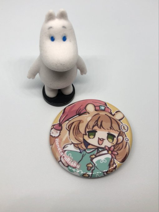 りしゅちゃんが缶バッジを作ってプレゼントしてくれました。ありがとう～☺
アイコン絵のバッジかわいい……!
作業中も見えるところに飾ろう。 