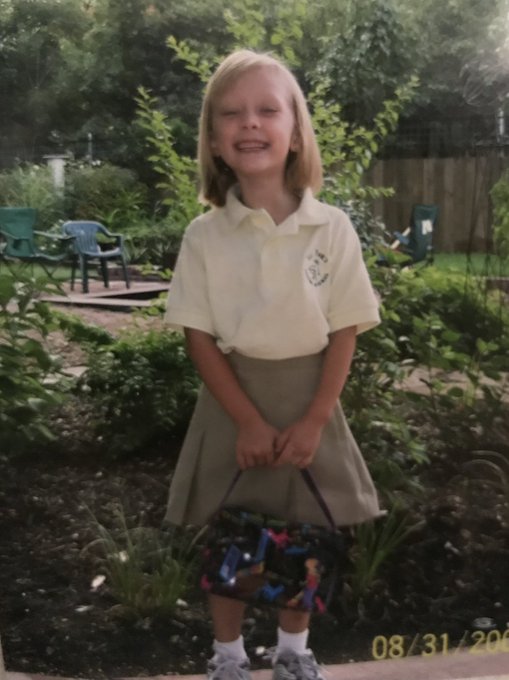 I hope that  she                looks at            me and thinks &ldquo;shit, she&rsquo;s so pretty&rdquo; https://t.