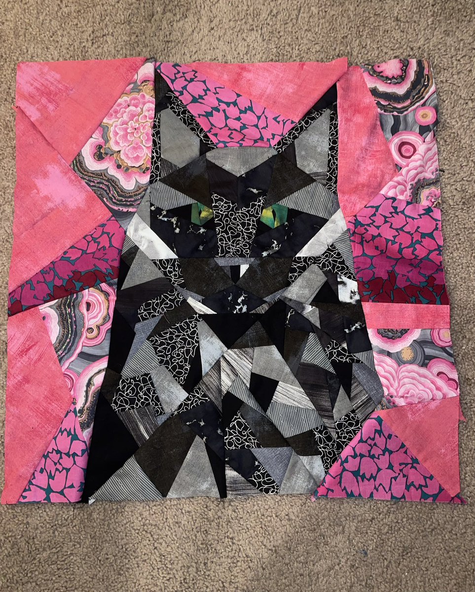 meme0_0j's tweet photo. Finally finished the foundation paper piece pattern. I designed the pattern myself 👏
#quilt #foundationpaperpiecing https://t.co/gPsuDkAAQ4