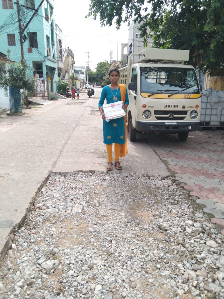 JSPVeeraMahila's tweet image. ఆంధ్ర ప్రదేశ్ రోడ్ల దుస్థితి పై @JanaSenaParty డిజిటల్ క్యాంపైన్, తూర్పు గోదావరి జిల్లా.

నాగబాబు గారి వీధి, జగన్నాధపురం వంతెన కి వెళ్లే రోడ్డు, కాకినాడ సిటీ.

#JSPForAP_Roads
