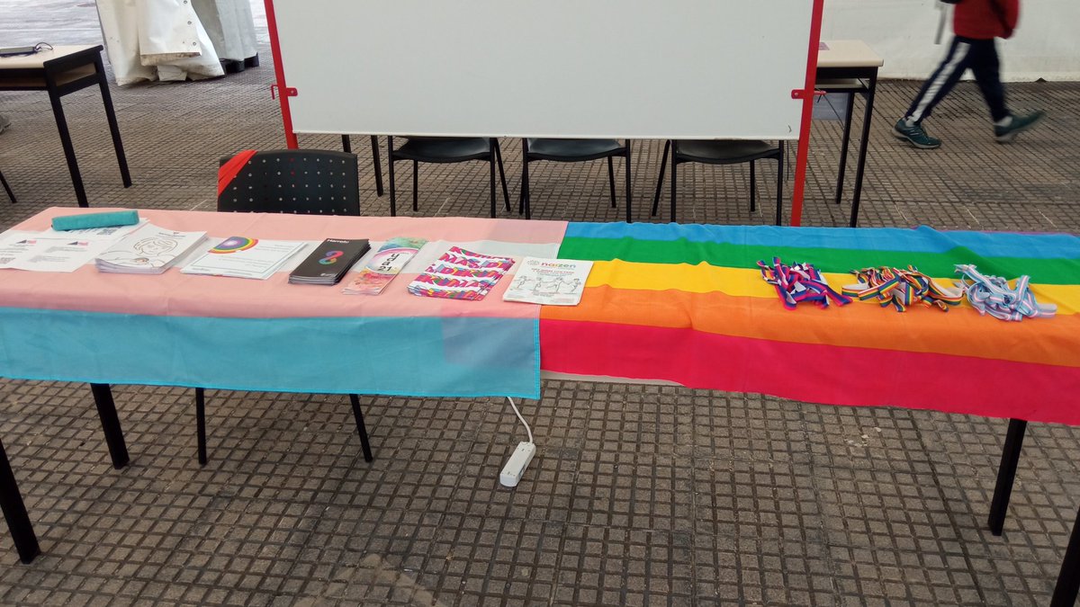 otzlgtb's tweet photo. Estamos en la carpa de la Jornada de bienvenida a nueves alumnes. Pasaos a saludar 😋 https://t.co/un0jMKo5pY