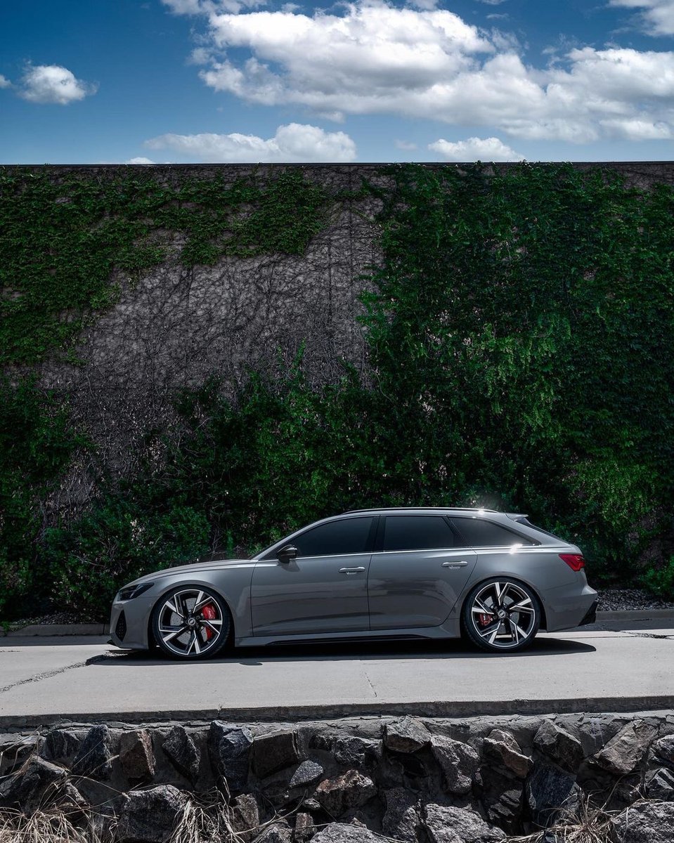 Those body lines always got us like 😍 
#Audi #RS6 #RS6Avant #AudiSport 
📸 <a href="/dkleevisuals/">Dustin</a> 
#AudiClubNA #ACNA