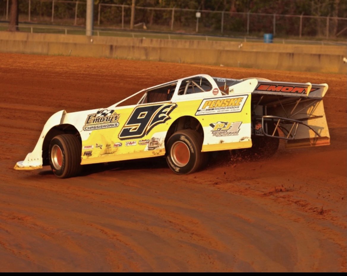 DannyEmory1's tweet photo. Any of you want to help put Dogecoin on  this dirt track late model for the year ? Tours the east coast in top series with plenty of exposure. Would love to talk more and see if we can make this happen @MikeDavisYT @MrStevenSteele @MattWallace888 @JRossNicoll @mcuban @elonmusk https://t.co/Rb26E6ClkE