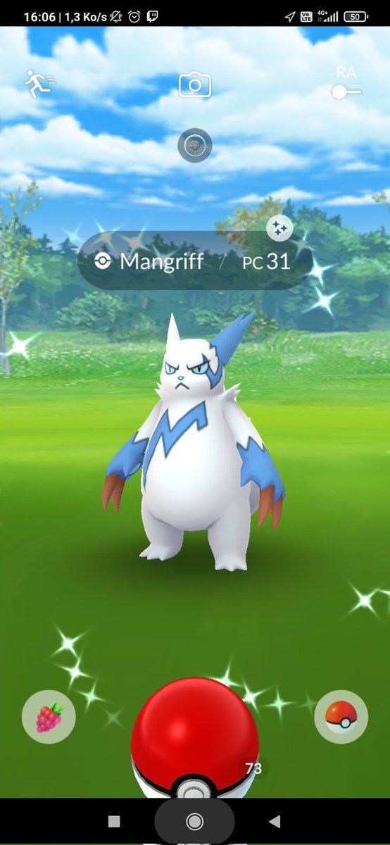 PLOP. Ça faisait longtemps qu'un #shinypokemon n'avait pas pointé le bout de ses étoiles. ✨🥳

#ShinyCheck #PokemonGO
