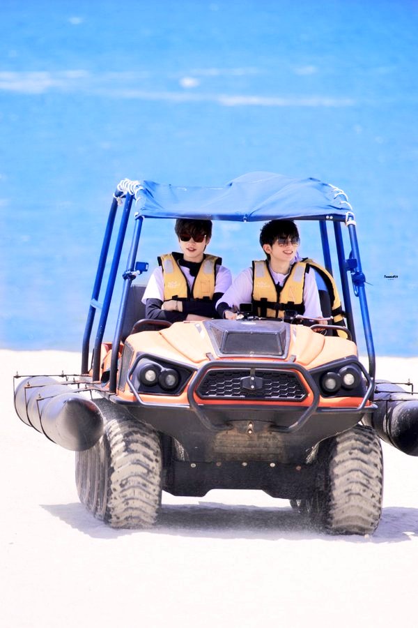 guanyoutwt's tweet photo. i never thought i needed huaiwei and guanyou in a same picture together 💟💟💟 https://t.co/xsRbqvQ1qa