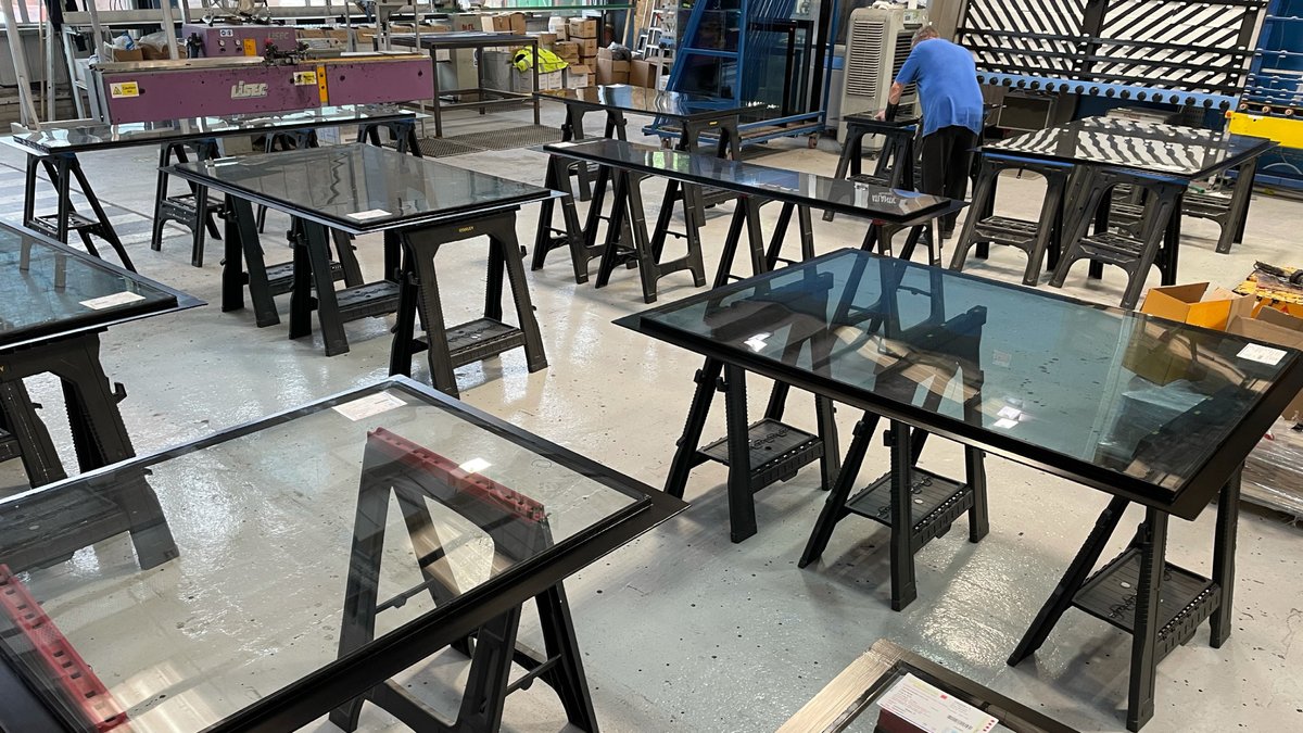 ClaytonGlass's tweet photo. ๐๐น๐ฎ๐ ๐ฟ๐ผ๐ผ๐ณ๐ in production โ๏ธ
#FlatRoofs #BehindTheScenes #ModernExtensions #GlazingTechnology #Premium #MarketLeading https://t.co/1kCbtWx0PE