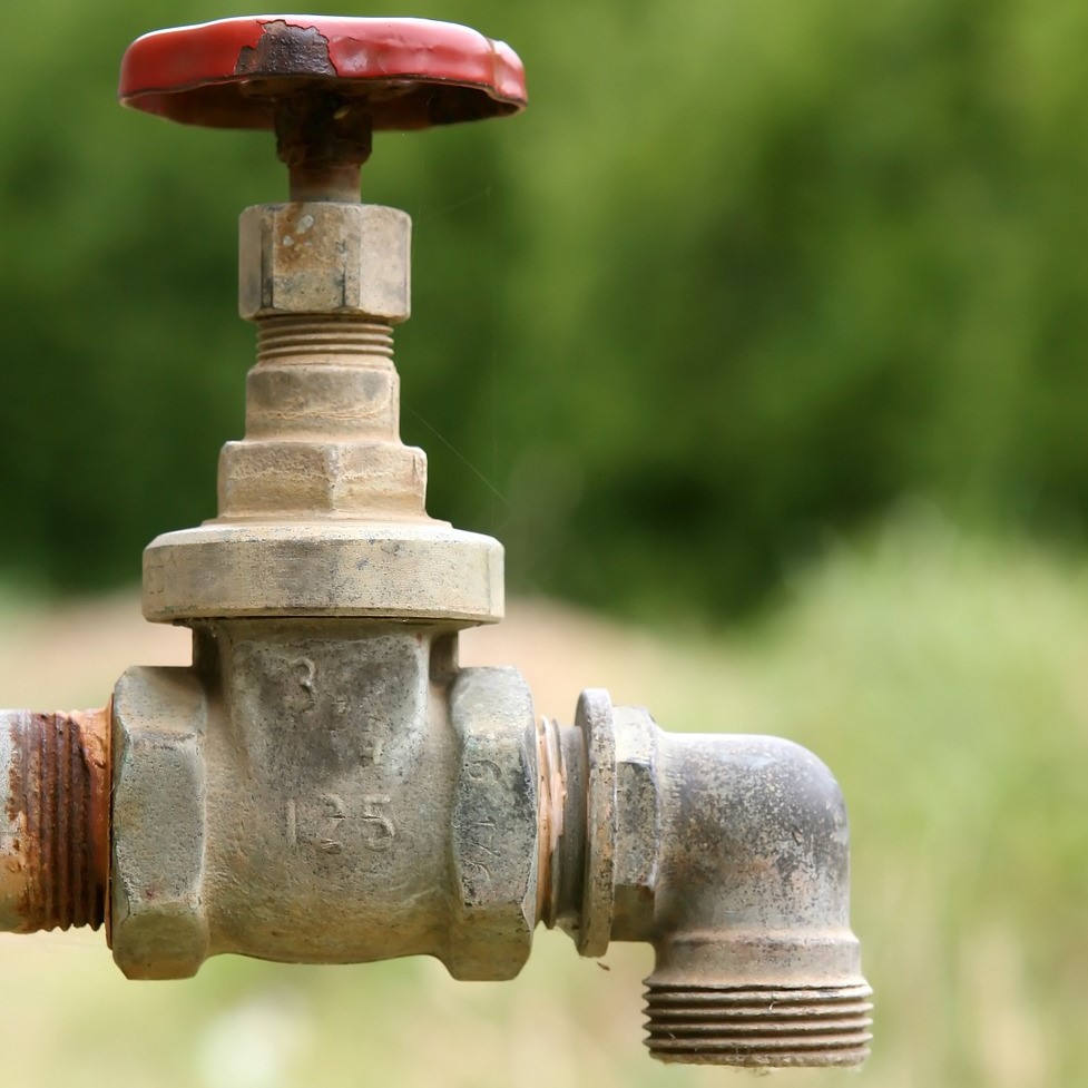 StevensonHtg's tweet photo. Do you know where your #stopcock is? 🚰
Be sure you know where it is and how to turn it off, in case of a #plumbing emergency. 🌊
If not used often, it can stick. Turn it occasionally or add some lubricant to help it move. 🔧
#ThursdayTip #BeckBromFL https://t.co/kxS4NpGj6T