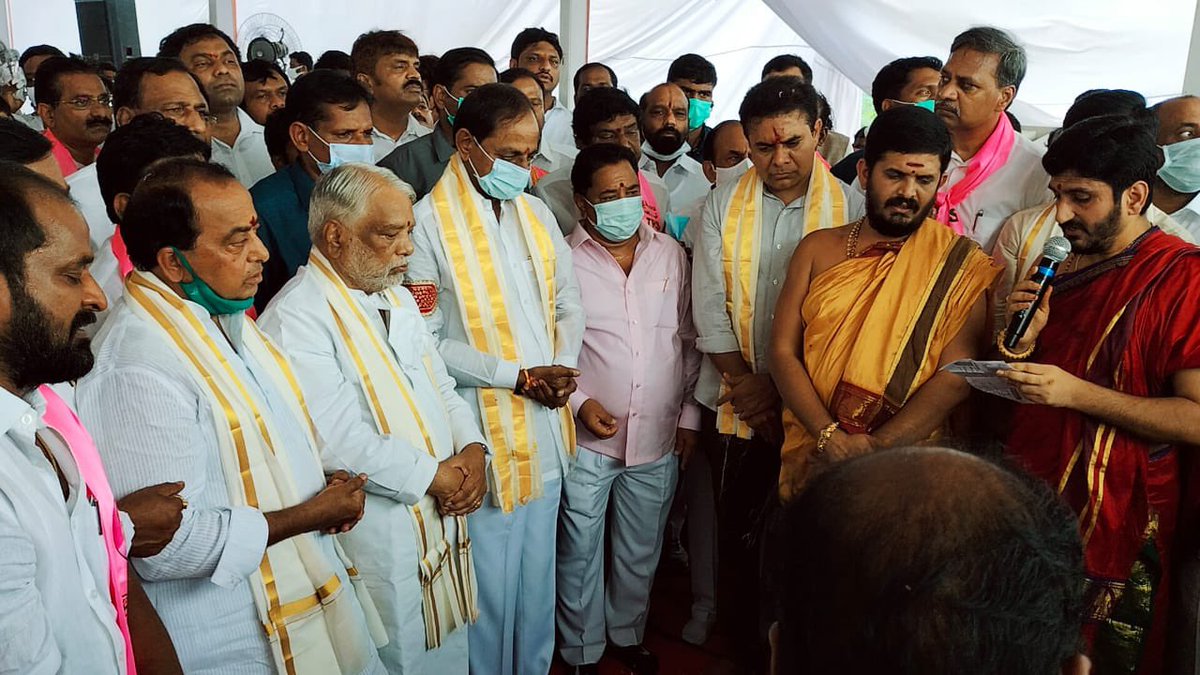 gadwalvijayainc's tweet photo. దేశ రాజధాని ఢిల్లీలో తెలంగాణ రాష్ట్ర సమితి పార్టీ కార్యాలయ నిర్మాణానికి టీఆర్ఎస్ అధినేత, ముఖ్యమంత్రి శ్రీ కేసీఆర్‌ గారు భూమి పూజ చేశారు. @KTRTRS @trspartyonline @ntdailyonline 
#TRSofficeInDelhi #TRSJendaPanduga https://t.co/eJUAZiRfAA