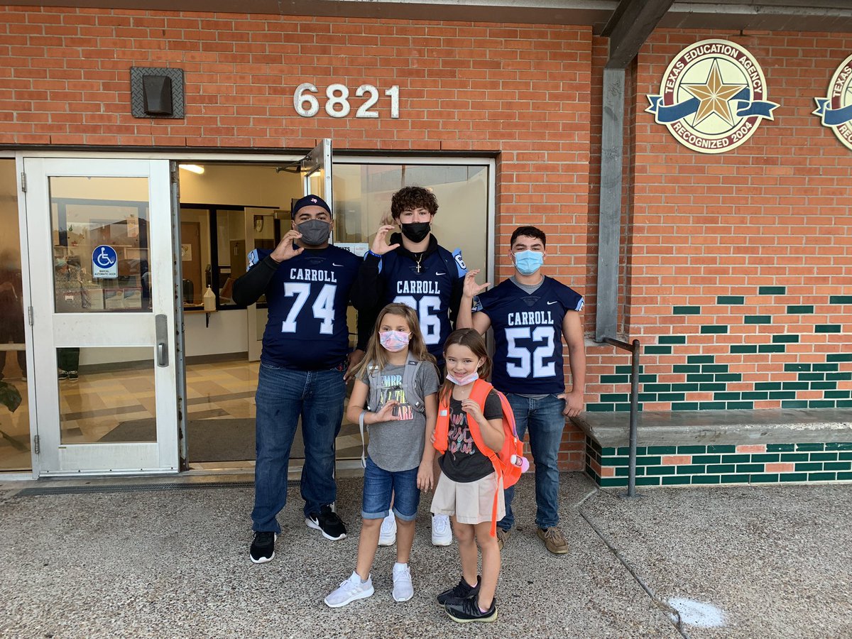 coachsumner88's tweet photo. Our awesome Tigers getting the #dawsonpatriots hyped up about tonight’s game! #ccisdproud #tigernation #ctc212 https://t.co/Wfo33oSzbv