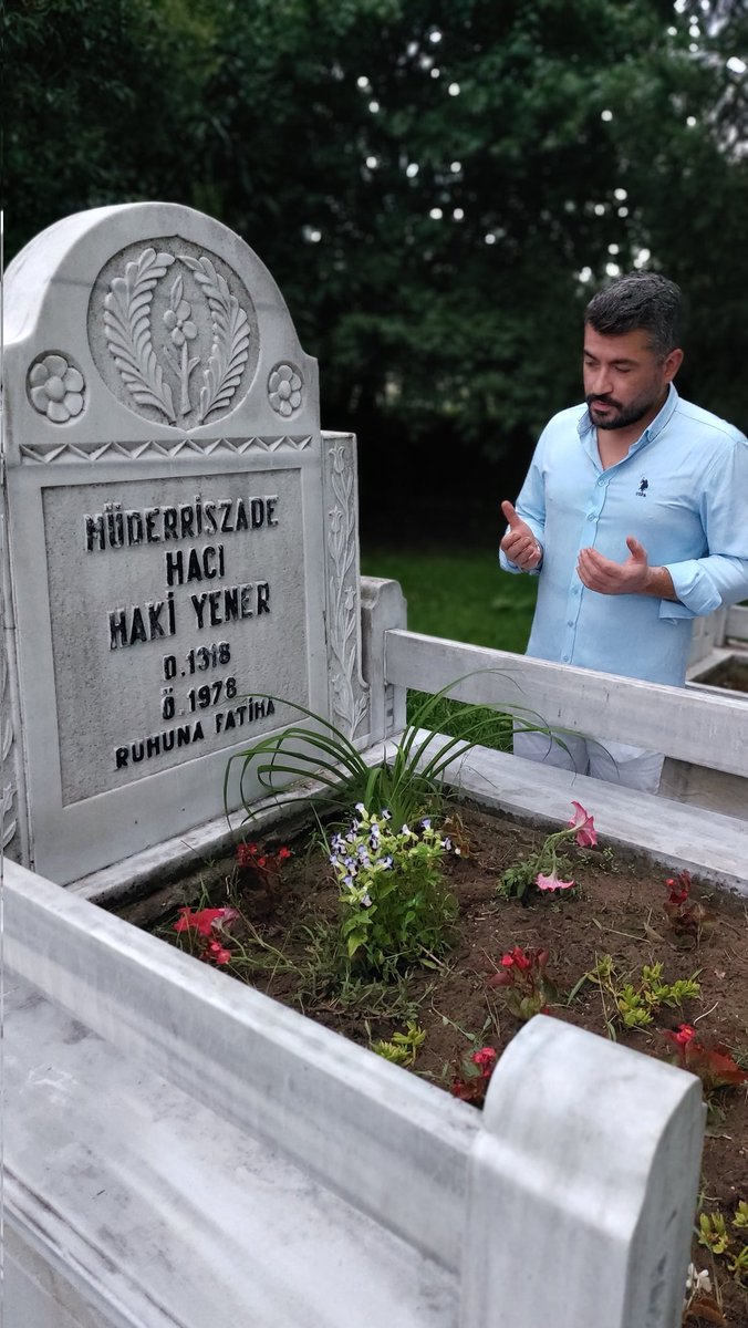 alparslnsonmez's tweet photo. Dün Dedem Haki Yener'i ölüm yıldönümünde kabri başında andım.
Onlar Gerçek Dünya'da Bizler Fani...
Bu vesileyle Tüm ölülerimize rahmet, kalanlarımıza özellikle büyüklerimize sıhhat ve afiyet diliyorum
https://t.co/Q0xIkiaSIZ
#1eylül1978 #hakiyener #mhp #mçp #ckmp #ordu https://t.co/LQ6tV5y03b