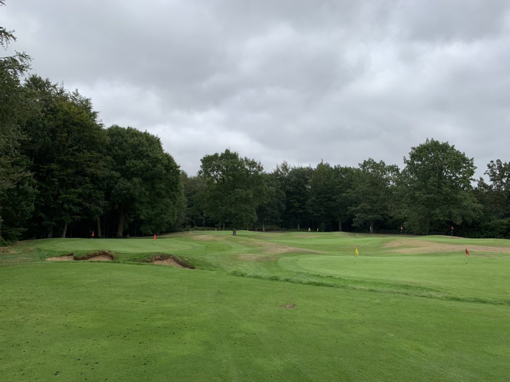 Having a wander around <a href="/woodhallspagolf/">Woodhall Spa Golf</a> short game area and reminiscing about the time I had a short game! <a href="/GrahamWalker18/">Graham Walker</a> @StevenRobbo45 <a href="/YUGCUK/">Yorkshire Golf</a>