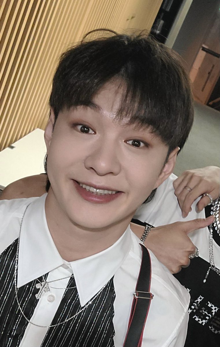 tashaaa's tweet photo. Кто-то: сделай лицо посчастливей 
Я:
#BTOB_4UOUTSIDE #BTOB https://t.co/HXxDU1OpgX