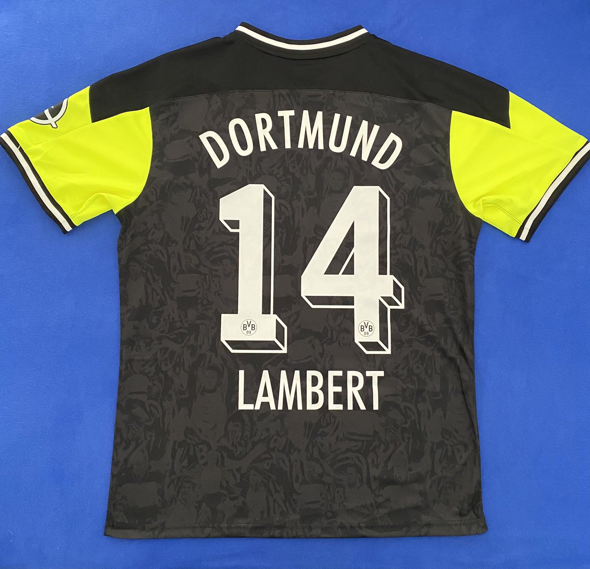 pfdortmund's tweet photo. #bvb #sondertrikot #legenden 
Paul Lambert - Jörg Heinrich 🎶 https://t.co/H18NXBo3se