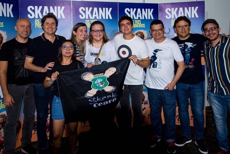 Skank's tweet photo. A turnê "Os Três Primeiros" foi inesquecível! Essa foto linda é do encontro com os fãs, no nosso show que aconteceu no Ceará. Saudade de um encontro ao vivo, não é?
Foto: Skank Nordeste
#skank #ostresprimeiros #shows https://t.co/Lrh13FCs7T