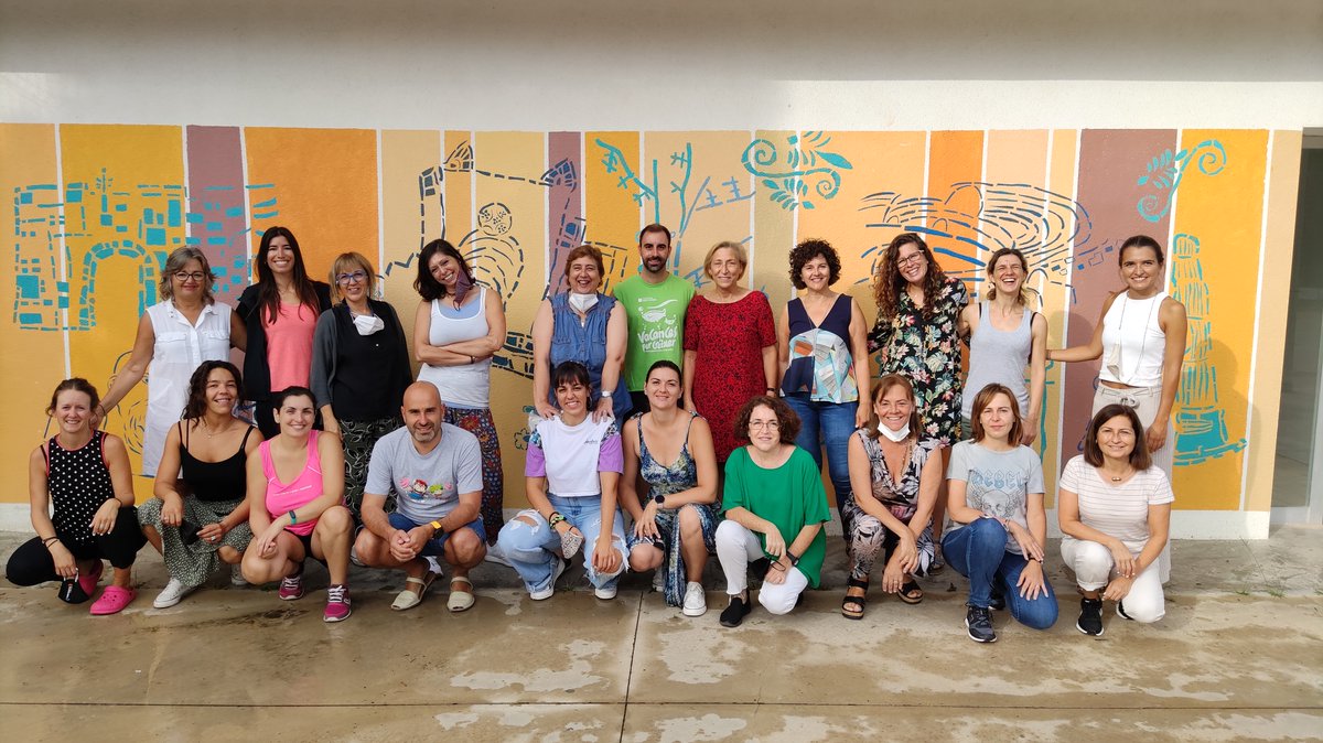 EscolaSaavedra's tweet photo. Tot preparant el nou curs amb ganes i il·lusió. Un any més en @aliancesmagnet amb l'@etseURV.
Claustre 2021-2022
#magnet #CreixAlSaavedra #ConnectatAlFutur #caresnoves https://t.co/sWIV76cEiY