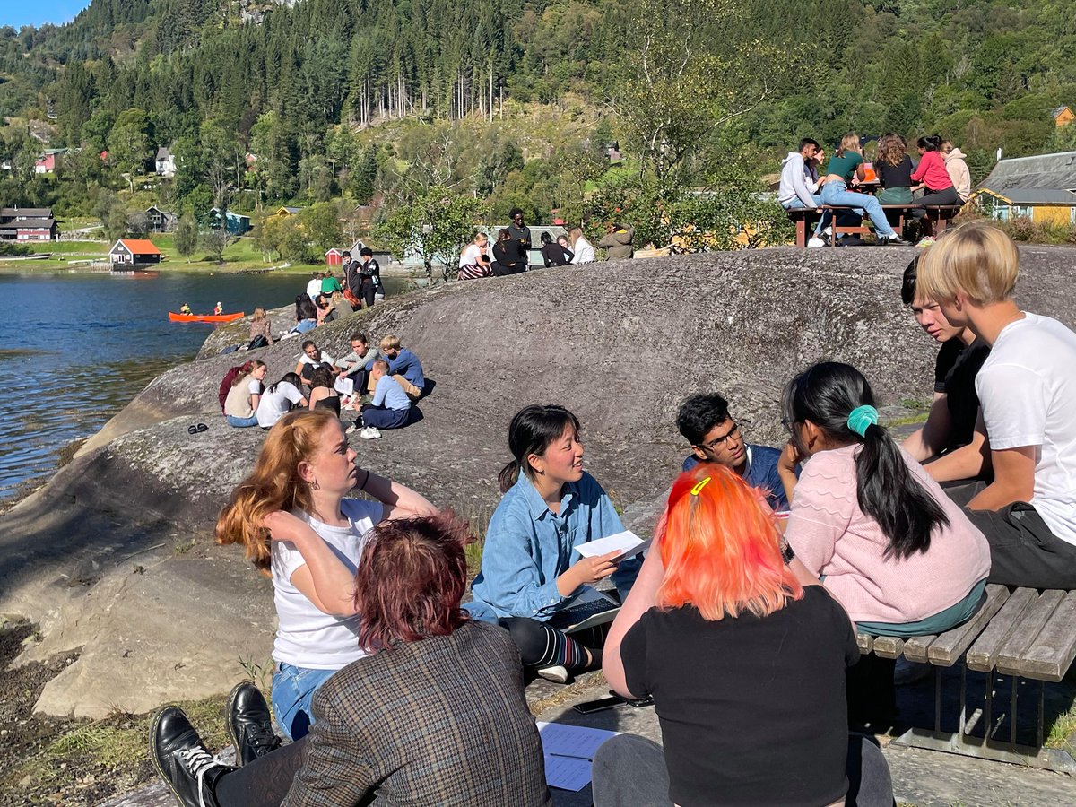 This is how we challenge the traditional way of teaching and learning at UWCRCN! Whenever there is the right opportunity, our students and teachers find places on campus stimulating, without boredom, learn and unlearn in informal settings. #UWCRCN #UWC