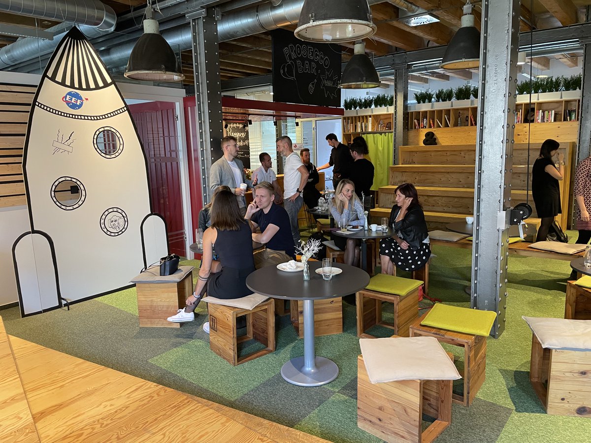 🥐☕️ Zdravíme z naší, v pořadí již třetí, Motion Business Breakfast. Snídaně byla skvělá a teď nás a naše klienty čeká poslechem krátkých prezentací. Tentokrát nás čeká téma gamifikace, na kterou se podíváme z pohledu marketingu, influencerů i  vzdělávání 🎮.