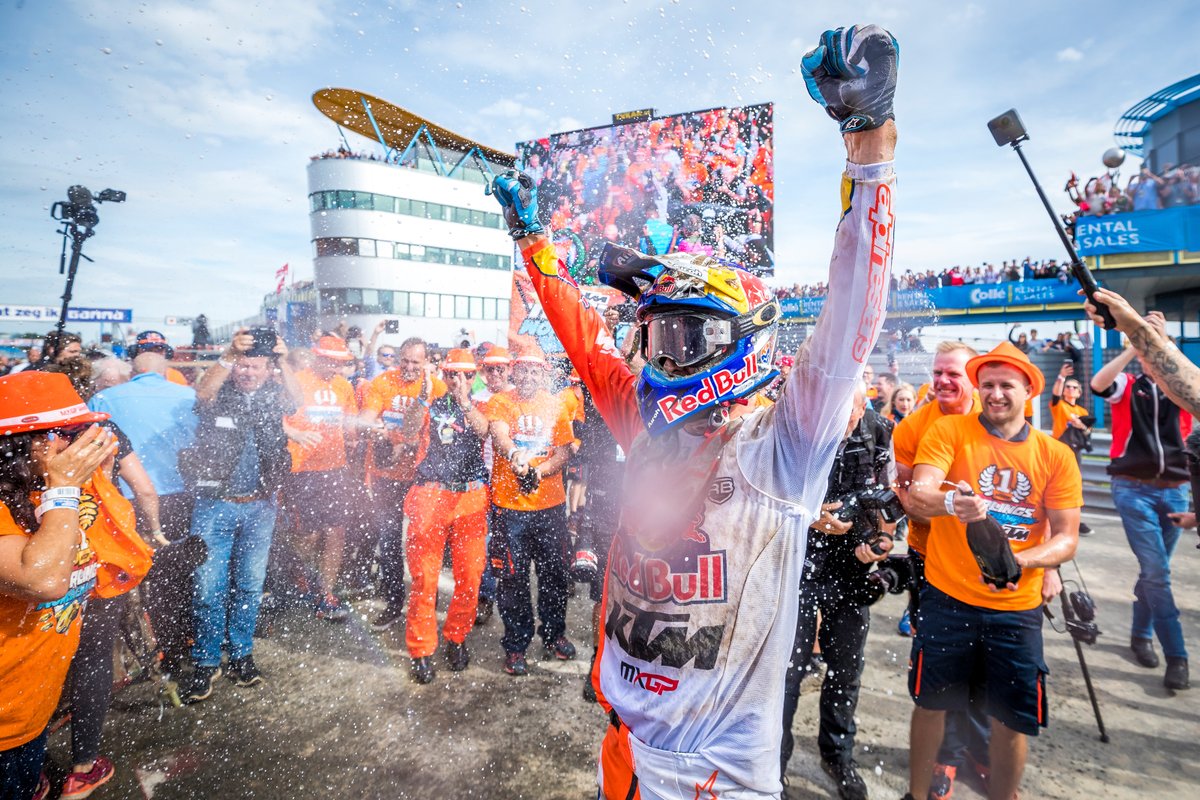 redbullNED's tweet photo. @MercedesAMGF1 @amgmotorsport @nyckdevries @JHerlings84 actually was the first Dutch Motorsport World Champion in 2018 🇳🇱🧡 #MXGP #WorldChampion https://t.co/bFbBTm2kmn