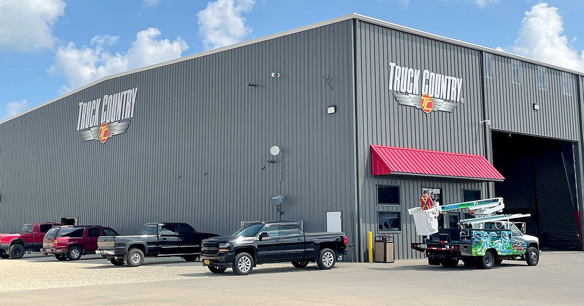 ProcedeSoftware's tweet photo. Congratulations to our customer @TruckCountry1 for opening a new location in Dyersville, Iowa!

https://t.co/XOe8DLXBff

#Trucking #Daimler #DTNA #Freightliner #WesternStar #CustomerSuccess #ExcedeDMS #ProcedeSoftware #PoweredByProcede https://t.co/Ovi9711OPq