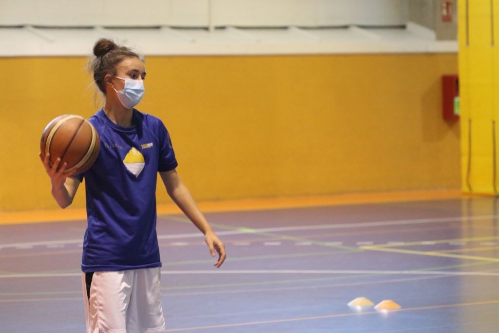 SELECCIONES AUTONÓMICAS
Nuestra jugadora Marta Prats Peinado está participando en Huelva del Campeonato de España de Selecciones Autonómicas en la Categoría Infantil. 
Y vaya comienzo,2 victorias en los 2 primeros partidos. 
A seguir así, mucha suerte y sobre todo a disfrutar!!