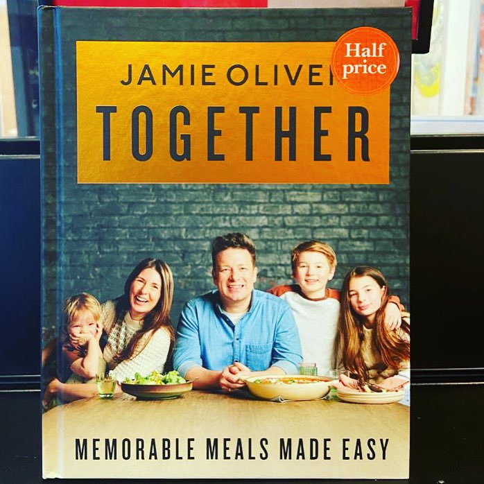 Bluewaterstones's tweet photo. Out today! @jamieoliver latest cookbook, #Together, jam packed with delicious recipes to encourage coming together rather than spending all your time in the kitchen. #StreeFreeCooking #SharingMeals #LovedOnes @PenguinUKBooks #HalfPrice https://t.co/CAyTg5gJpe