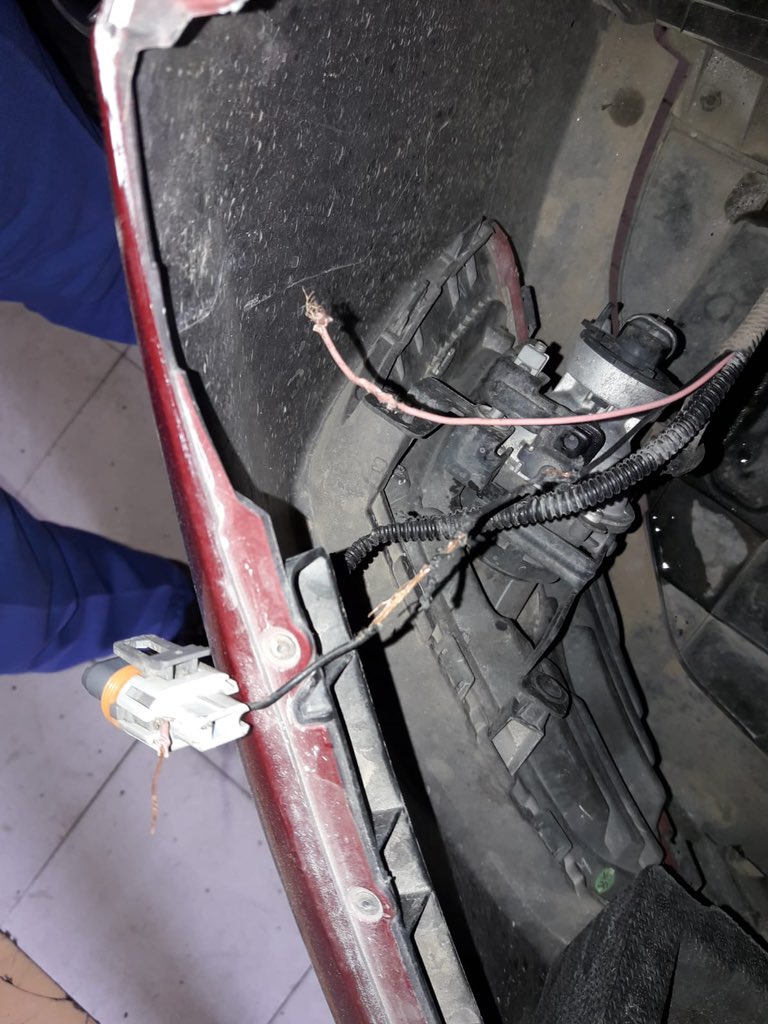 sagarmandakki's tweet photo. Anyone looking to purchase a car from CARS24, avoid and save your money. Pathetic service. Issues in headlight, steering column, front latch assembly, broken ac vent, car delivered without cleaning.
#cars24sucks #poorservice https://t.co/ZcffYEAPCL