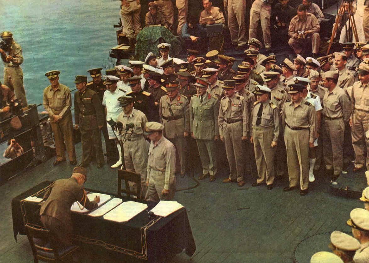 MacArthur1880's tweet photo. 9/2/45 0906 – #Japanese General #Umezu signs #WWII #instrumentofsurrender aboard #USSMISSOURI #WWIIEnds https://t.co/B2zcuRObN1
