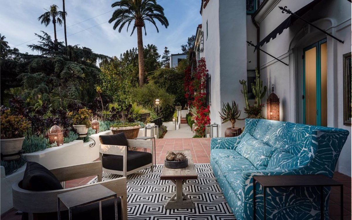 ParadeMagazine's tweet photo. #SeeInside the $7.1 Million Los Feliz Home That #LeonardoDiCaprio Bought for His Mother! https://t.co/oM2ICgkfnz https://t.co/GHnFErX7UE