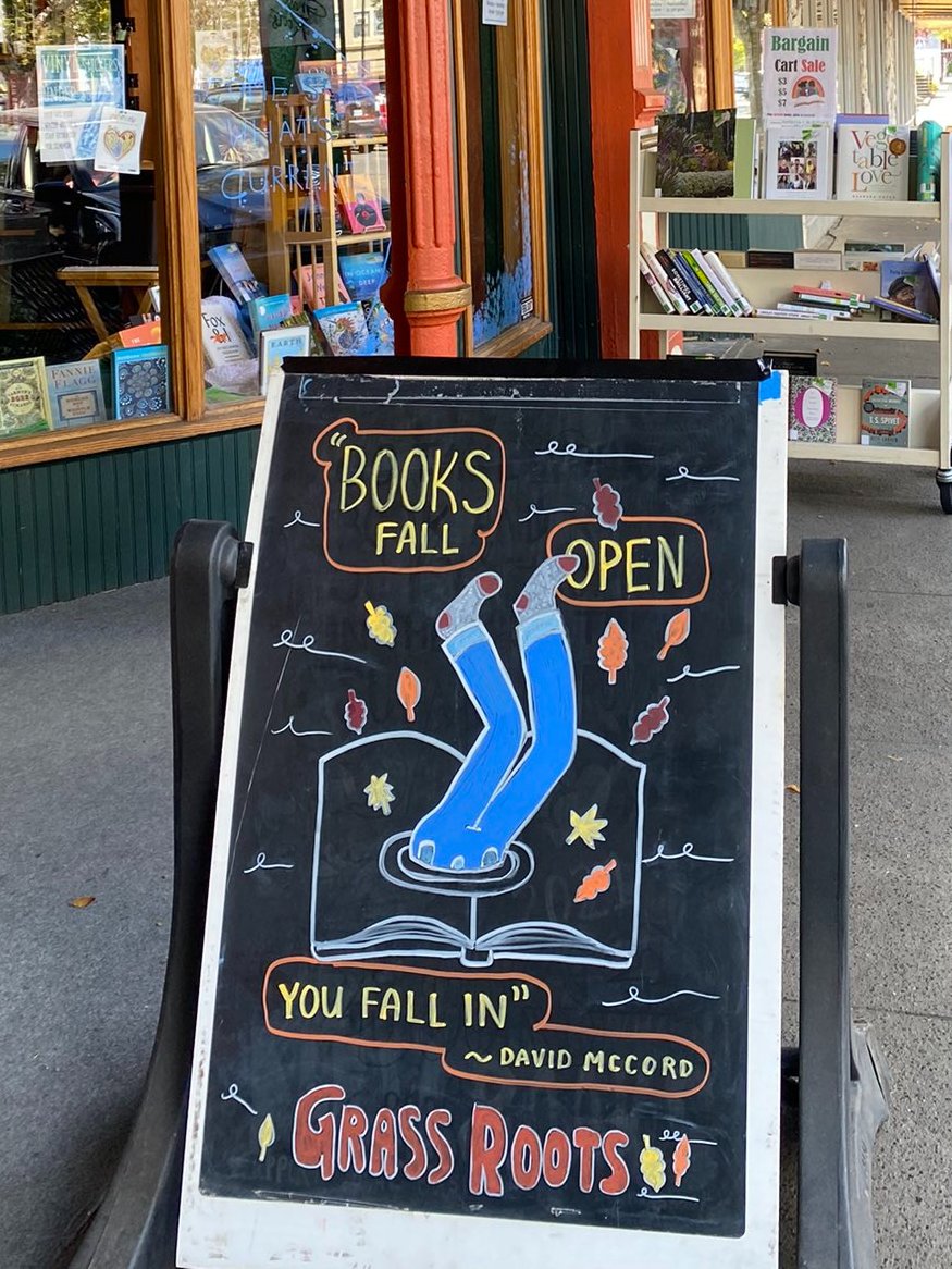 ShelfAwareness's tweet photo. New Orleans indies assessing damage, asking for help; #Ci9: music & stories, nontraditional stores; Chicago's Semicolon Bookstore moving and expanding; how stores are coping: @ParnassusBooks1, @Books1Sarasota
In today's @ShelfAwareness: https://t.co/jdTKkhEQVB https://t.co/Q0BxL0zp6a