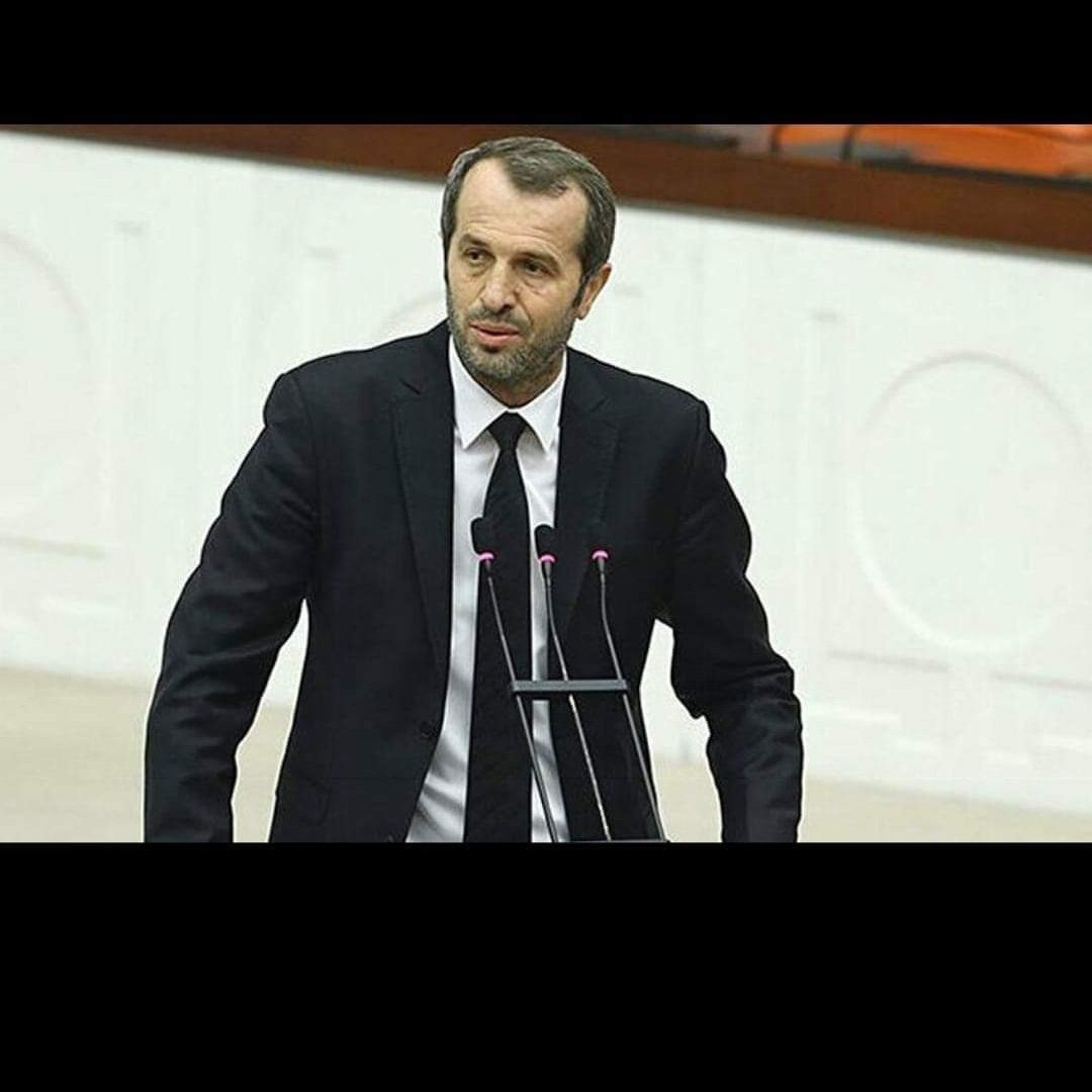 ZeynepK57405038's tweet photo. Sayın,  Saffet SANCAKL'ya mektubumdur...
"Biraz daha sabır" demişsiniz.
Sayın Vekilim, mağdur arkadaşlarımın hepsinin ayrı ayrı sorunları ve hayat hikayesi vardır. Ben 22 yıllık mağduriyetimizde, 11 yıllık ertelenen emeklilik hakkımın 9,5 yılını geride bıraktım. https://t.co/tPNqTy4Z3f