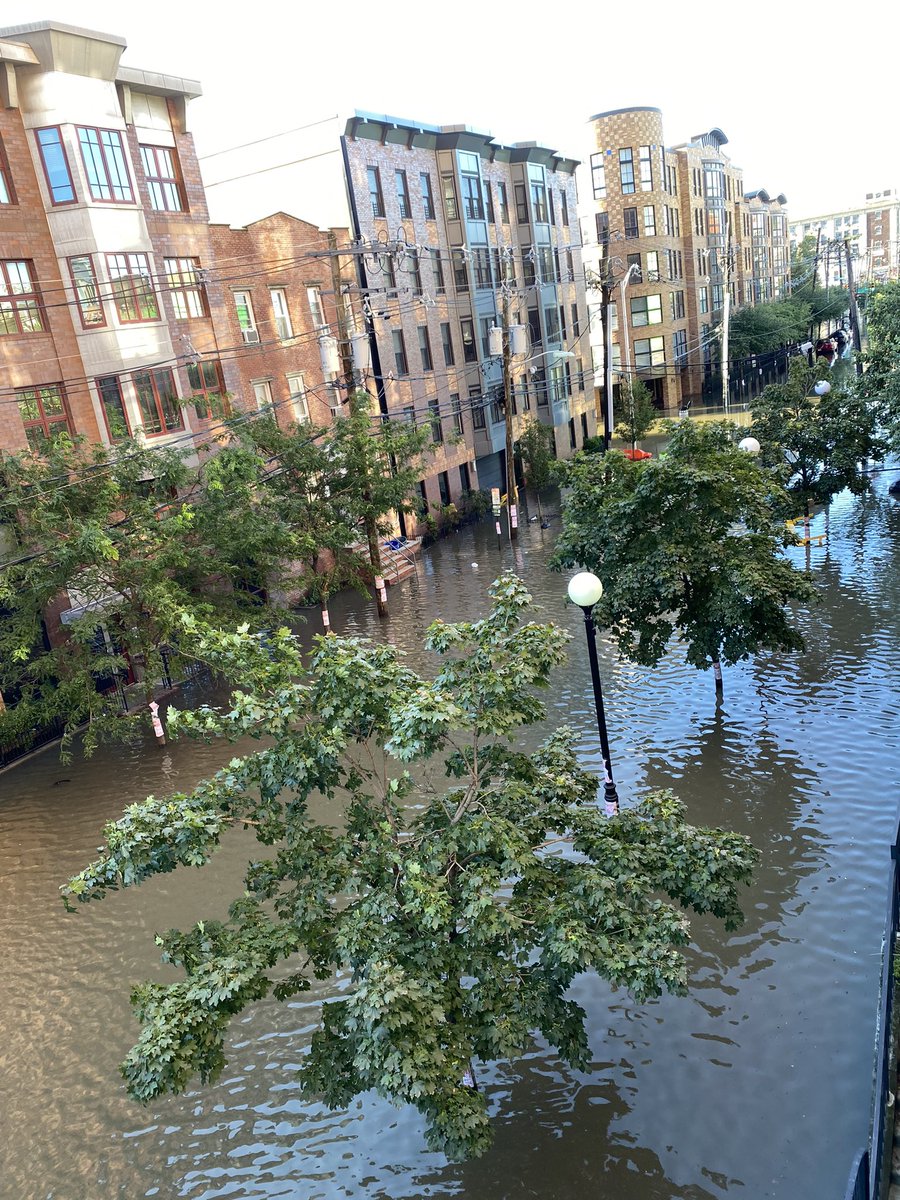 briboken's tweet photo. Good morning from @CityofHoboken 🌊 

@News12NJ @ABC7NY @weatherchannel @hMAG @MarciRubinN12 @HobokenPD @HobokenFire @HobokenPatch @StephanieAbrams @mikebettes @LizCho7 @LeeGoldbergABC7 #Hoboken #NJ #HobokenFlooding #Flooding #NJFlooding #HurricaneIda https://t.co/QA6pkYrKdk