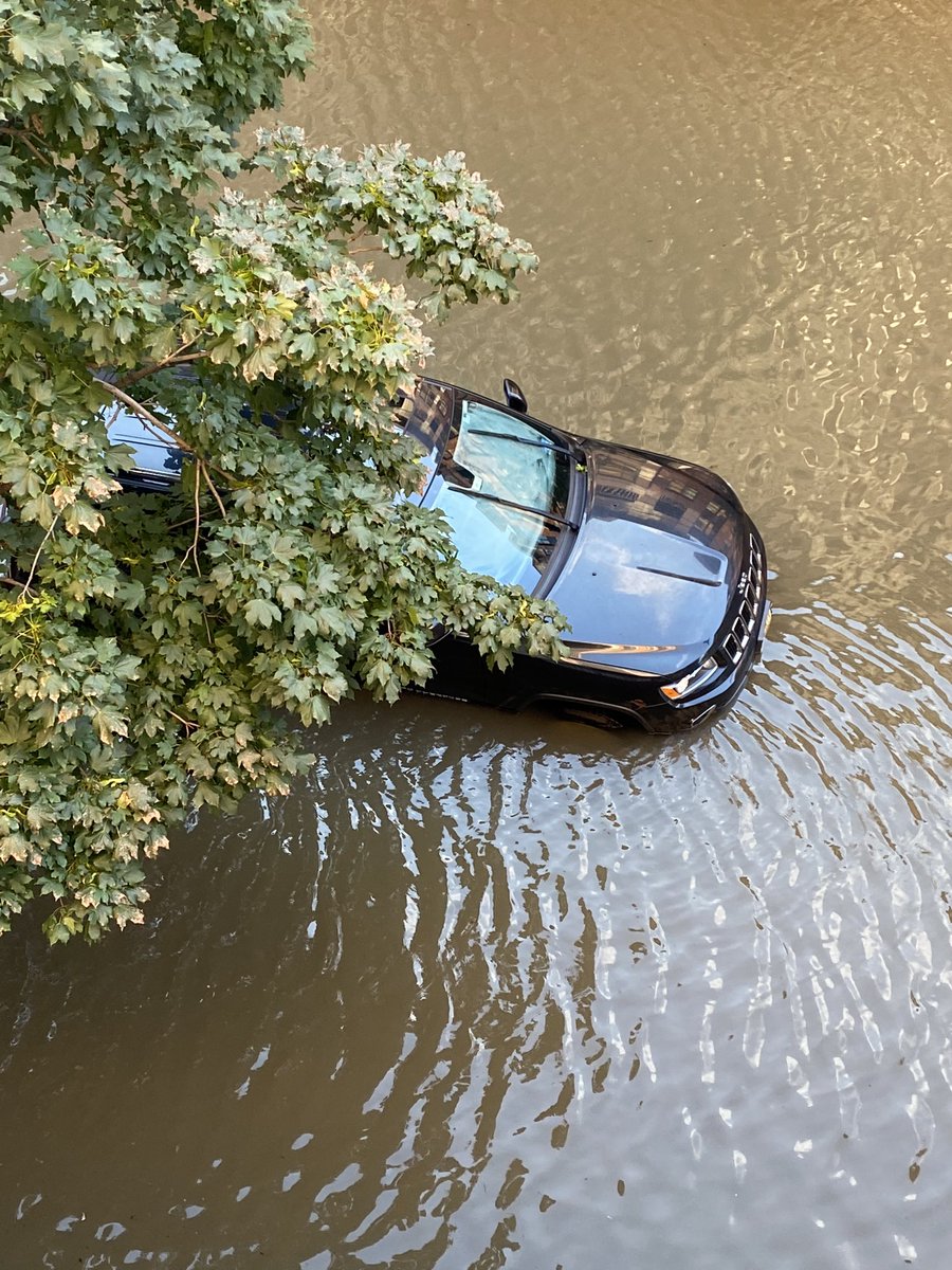 briboken's tweet photo. Good morning from @CityofHoboken 🌊 

@News12NJ @ABC7NY @weatherchannel @hMAG @MarciRubinN12 @HobokenPD @HobokenFire @HobokenPatch @StephanieAbrams @mikebettes @LizCho7 @LeeGoldbergABC7 #Hoboken #NJ #HobokenFlooding #Flooding #NJFlooding #HurricaneIda https://t.co/QA6pkYrKdk