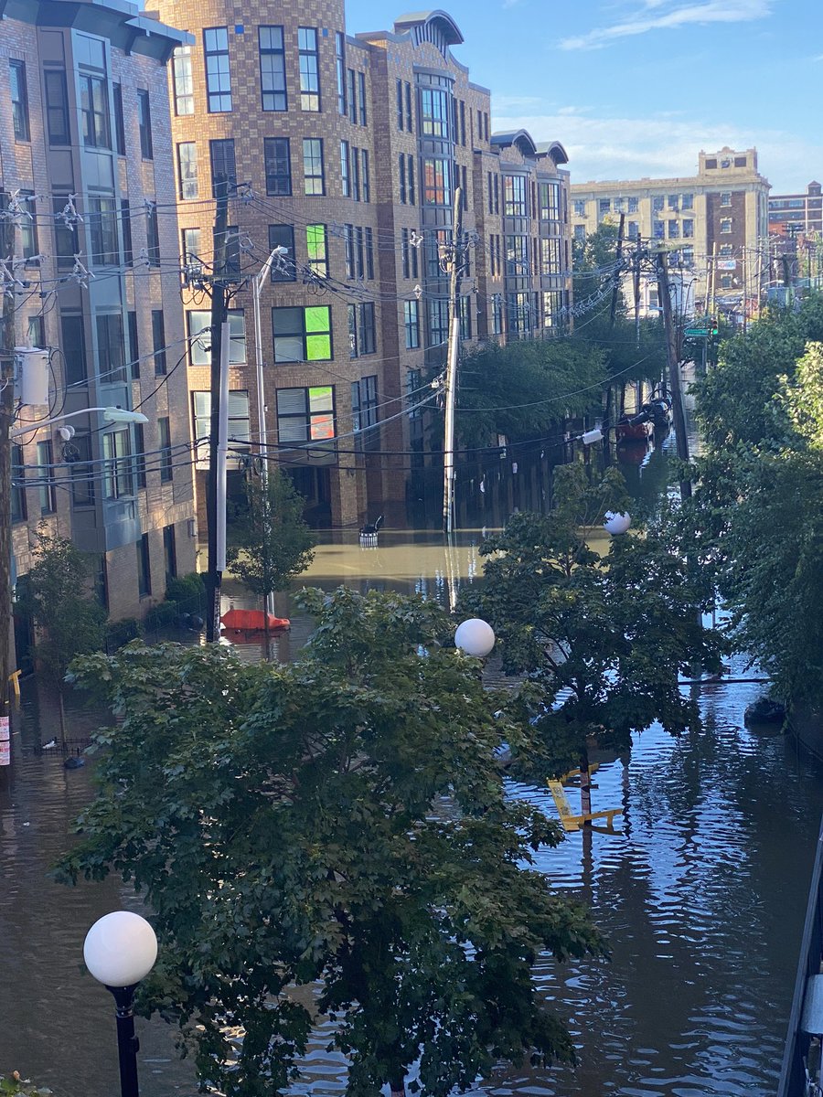 briboken's tweet photo. Good morning from @CityofHoboken 🌊 

@News12NJ @ABC7NY @weatherchannel @hMAG @MarciRubinN12 @HobokenPD @HobokenFire @HobokenPatch @StephanieAbrams @mikebettes @LizCho7 @LeeGoldbergABC7 #Hoboken #NJ #HobokenFlooding #Flooding #NJFlooding #HurricaneIda https://t.co/QA6pkYrKdk