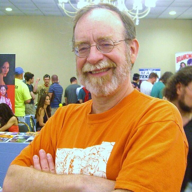 saldaPress's tweet photo. 🎂 Oggi è il compleanno di @WalterSimonson!!!
Qui a #saldapress lo ricordiamo per le cover di 🚀ROCKETEER: ORRORE A HOLLYWOOD e per la storia EROE DI GUERRA (scritta dalla moglie Louise), contenuta ne Le nuove avventure di #Rocketeer!
🎉 Buon compleanno, Mr. #Simonson! https://t.co/DYMGaf3uP4